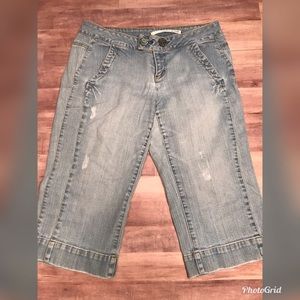 DKNY juniors capri jeans size 9 distressed